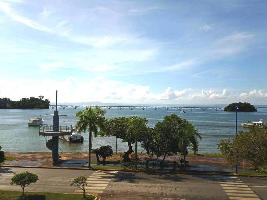 Indy'S Best Bay Frontview In Samana. 外观 照片